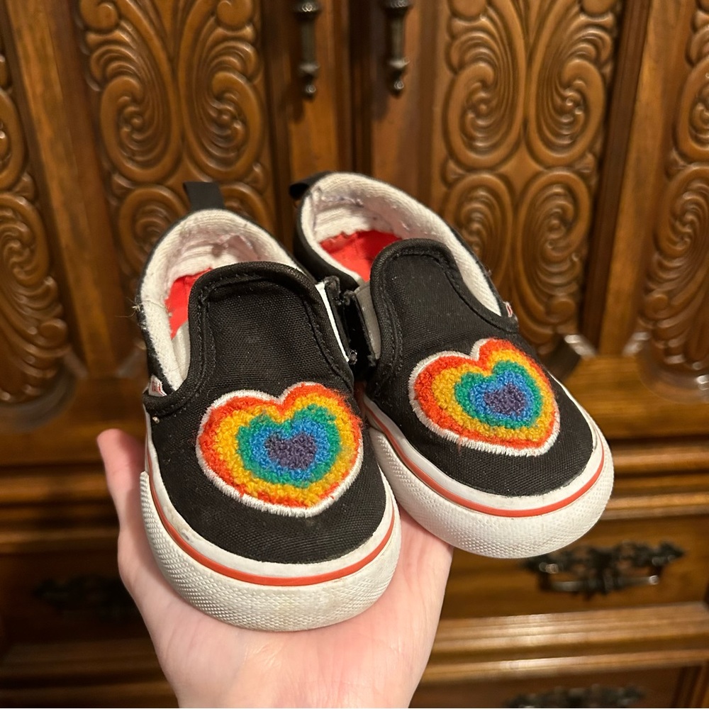 🌈Vans Classic Rainbow Chenille Fuzzy Heart Black Canvas Slip On Shoes